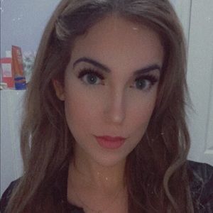 Meet your Posher, Cassandra